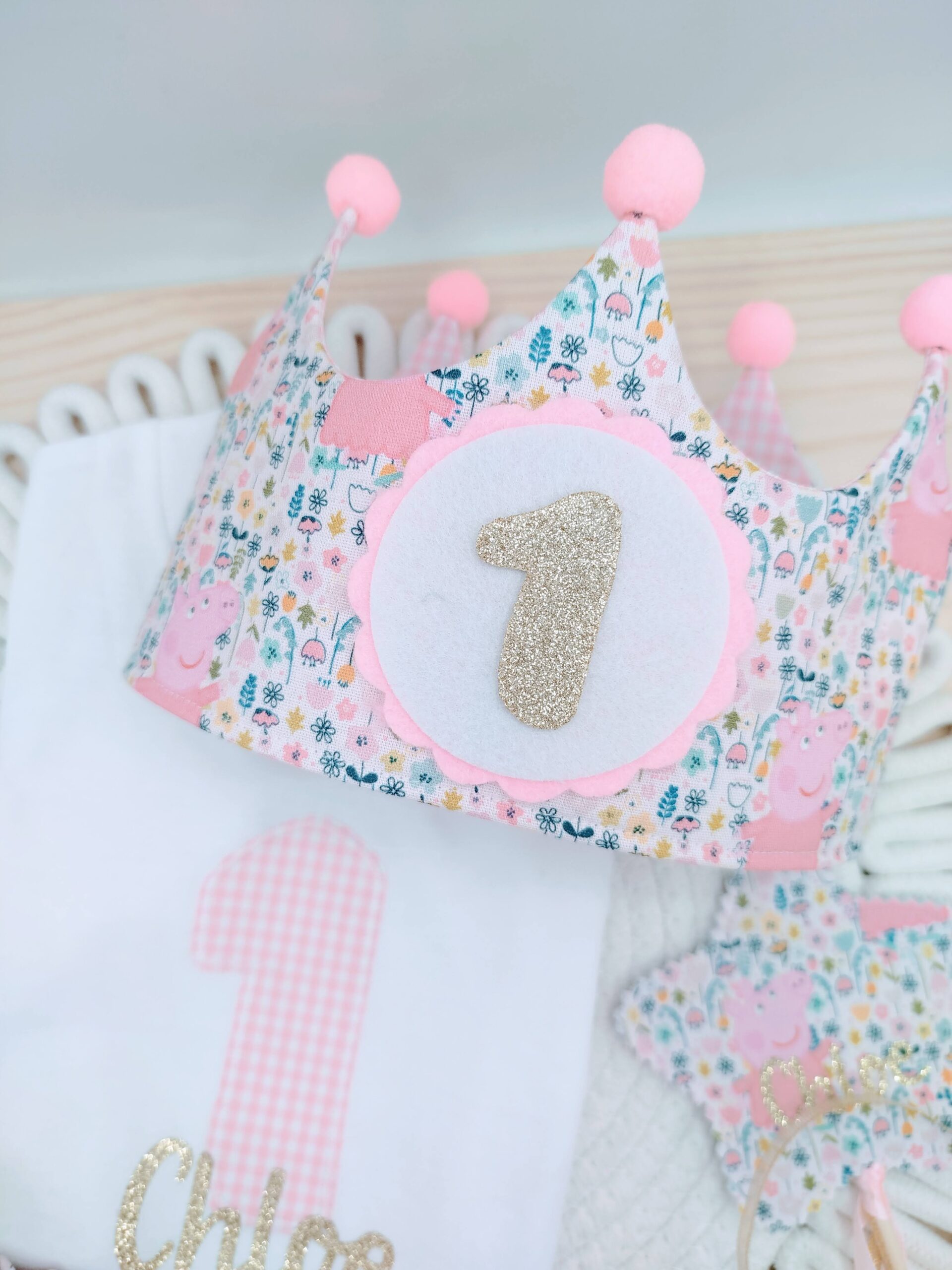 Pack cumpleaños Peppa Pig flores, corona+ camiseta