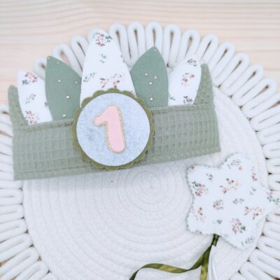 Corona de cumpleaños india, Carmela