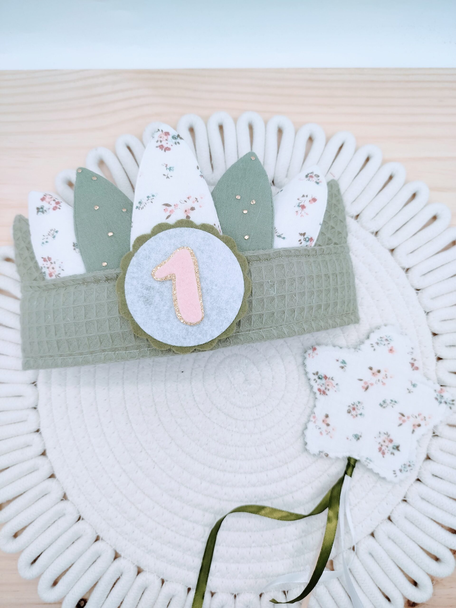 Corona de cumpleaños india, Carmela