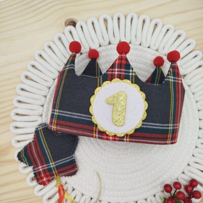 Corona cumpleaños, cuadro escoces gris